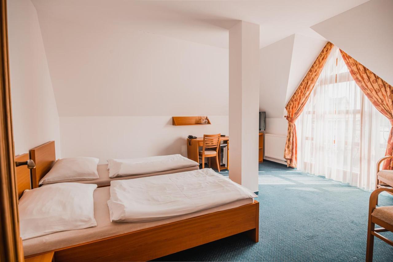 Hotel Krajka**** Vamberk Buitenkant foto